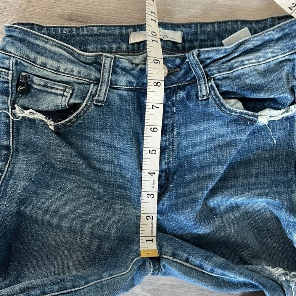 KanCan size 28 destroyed skinny jeans